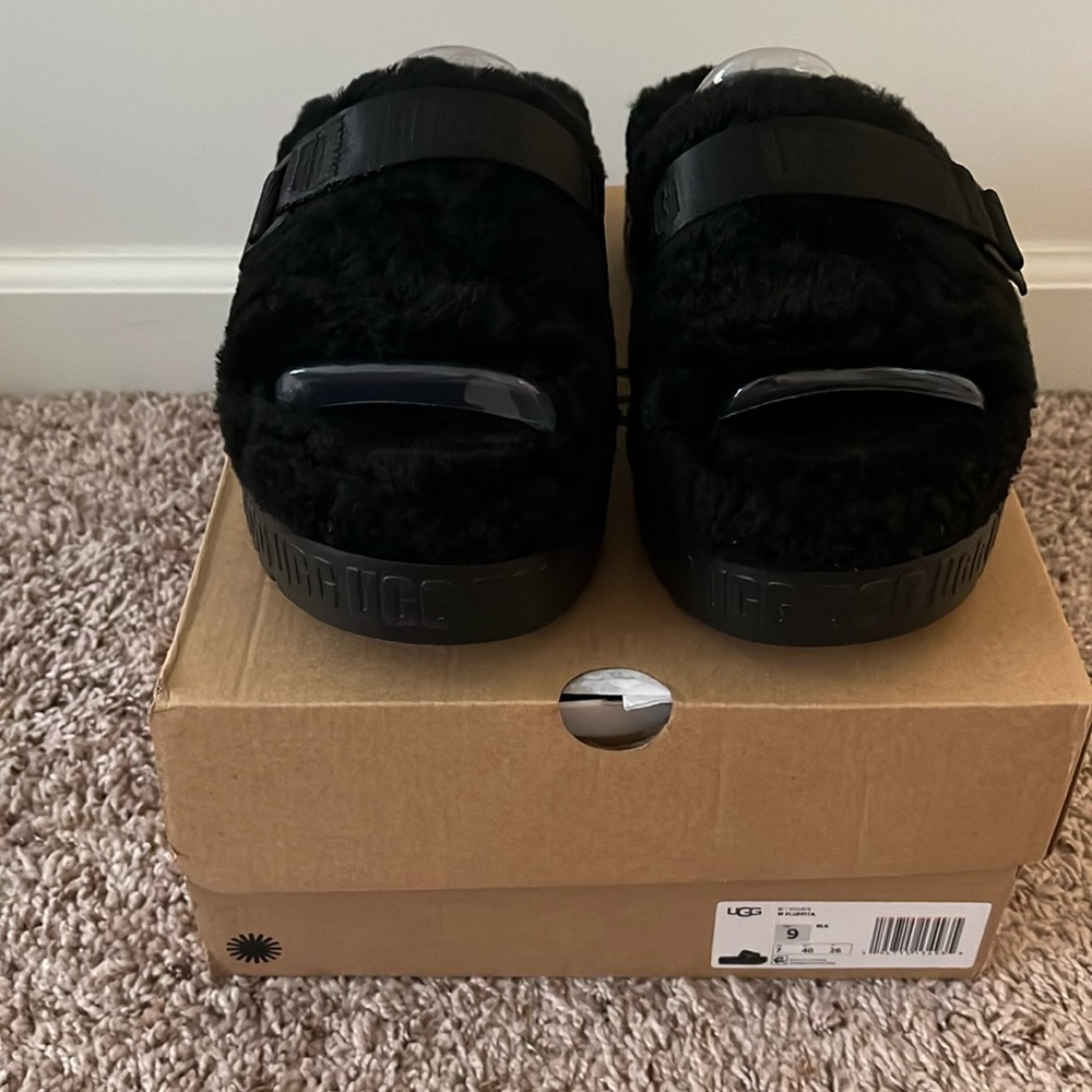 UGG Women’s Black Fluffita Slide Size 9